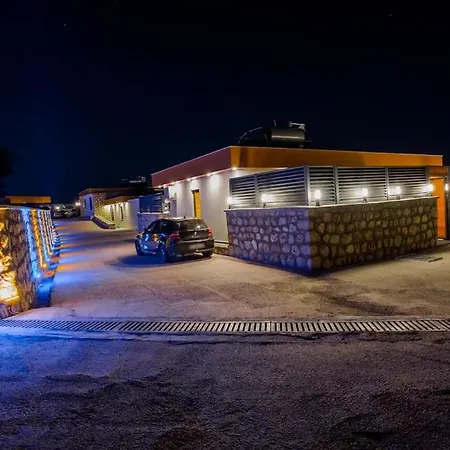 Villa 1+1 - Isitmali Havuz - Jakuzi - Balayi Villasi Kaş