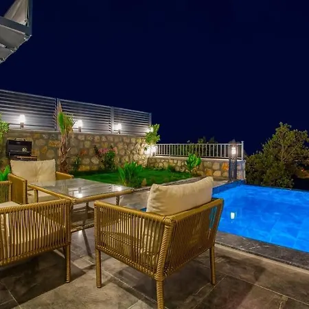 1+1 - Isitmali Havuz - Jakuzi - Balayi Villasi Villa Kaş